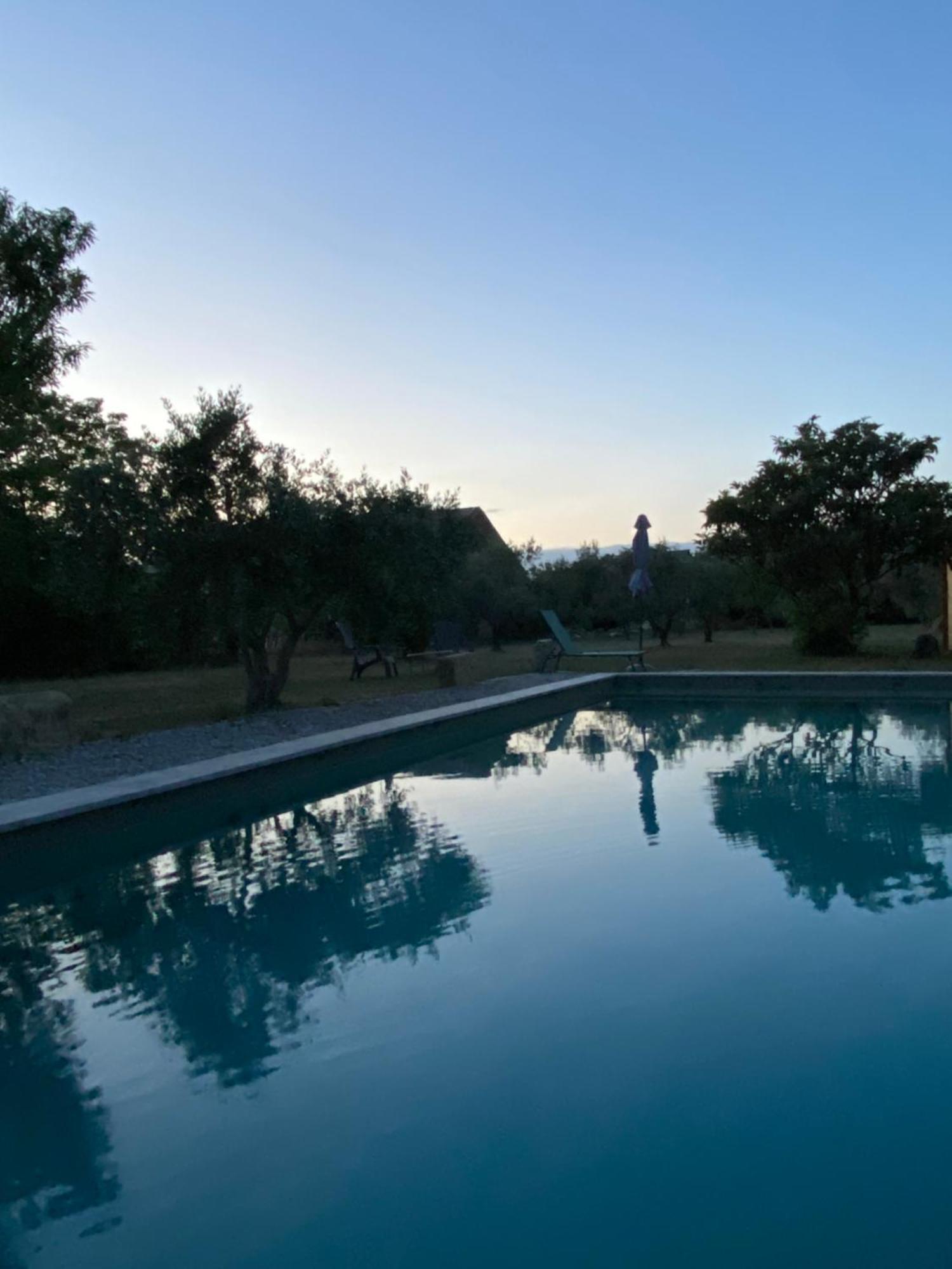 Le Nomade En Provence Bed and Breakfast Bouchet  Buitenkant foto